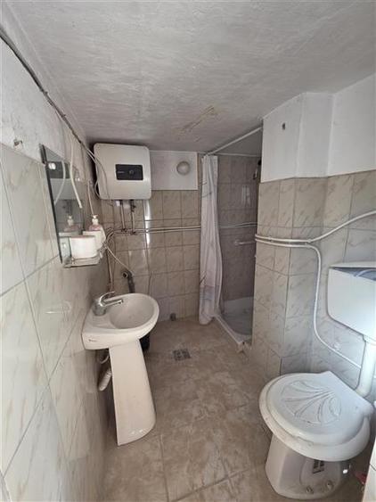 Casă individuală cu 2 camere cu Teren 324.70001220703 Mp în Periferie