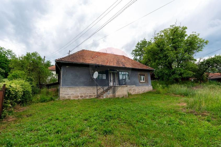 Casă individuală cu 6 camere cu Teren 2143 Mp în Crișan
