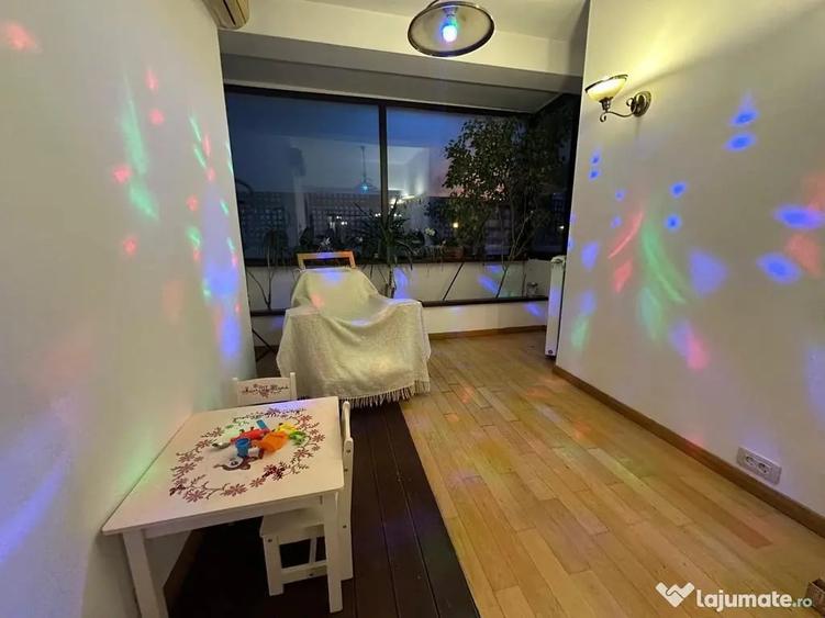 Apartament cu 5 camere decomandat în Panduri