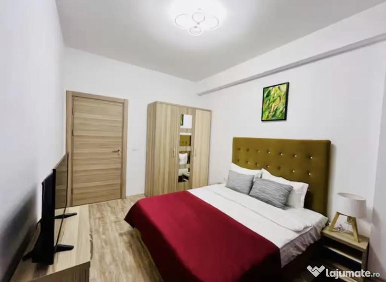 Apartament cu 3 camere semidecomandat în Nord