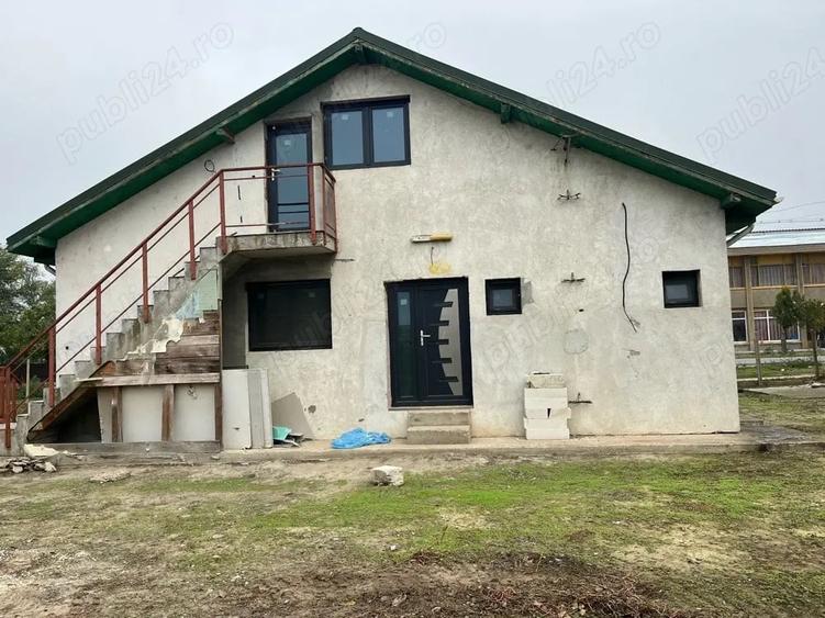 Casă cu 5 camere cu Teren 1000 Mp în Berteștii de Jos