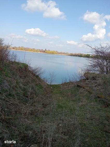 Teren de 4635 mp, în Crevedia