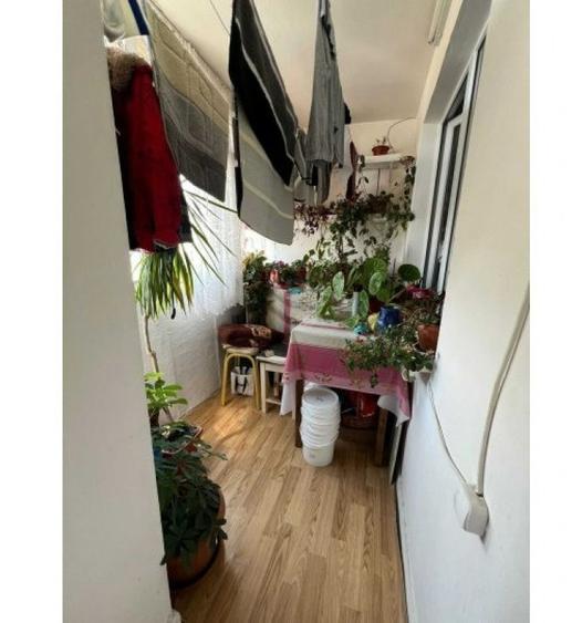 Apartament cu 4 camere semidecomandat în Rahova