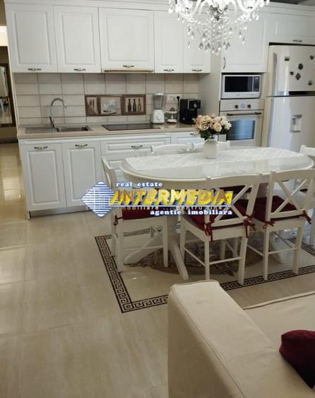 Apartament cu 3 camere semidecomandat, mobilat în Ampoi 1