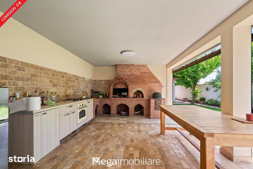 Casă cu 5 camere cu Teren 755 Mp în Palazu Mare