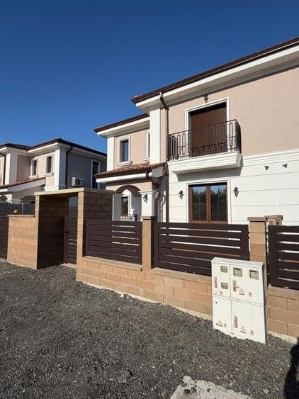 Duplex cu 5 camere cu Canalizare în Ghiroda