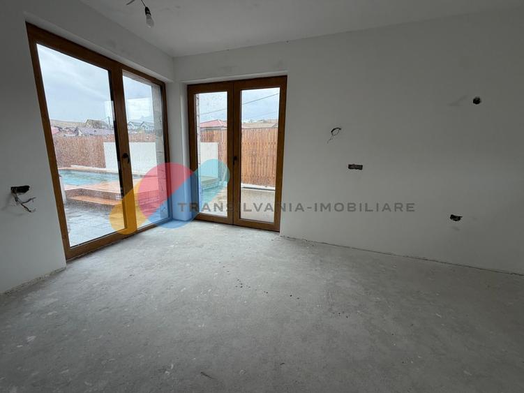 Casă individuală cu 4 camere cu Canalizare în Sânnicoară
