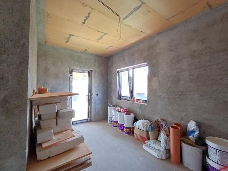 Casă individuală cu 4 camere cu Teren 430 Mp în Valea Adâncă