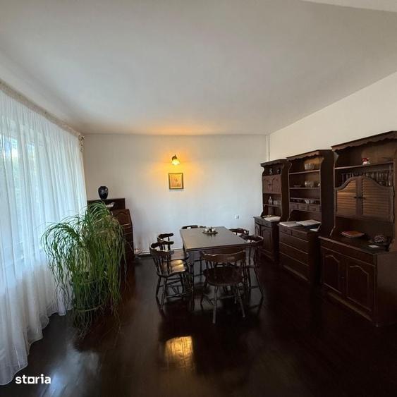 Casă cu 4 camere în Central