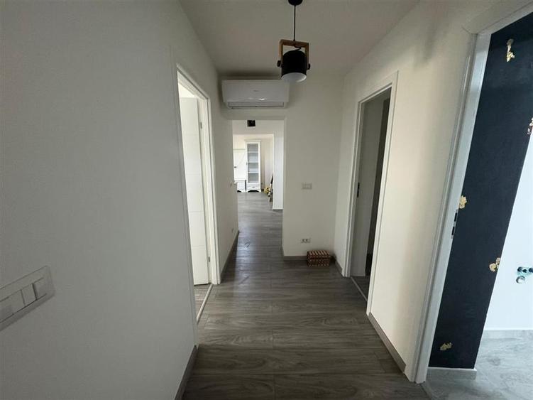 Apartament cu 3 camere decomandat, mobilat în Brăilei