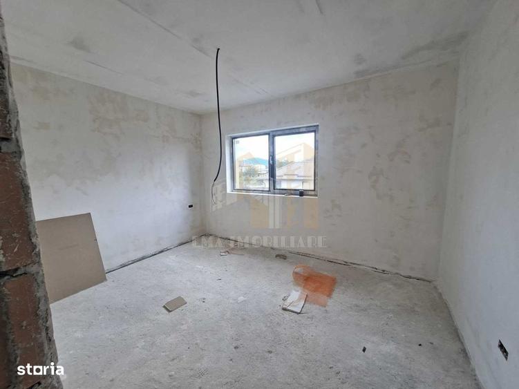 Casă cu 4 camere decomandat în Central