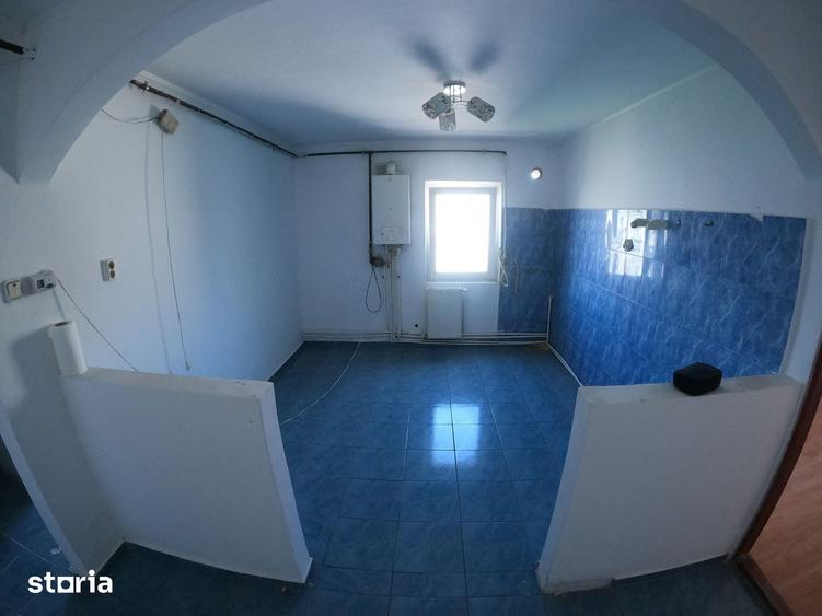 Apartament cu 3 camere semidecomandat în Tineretului