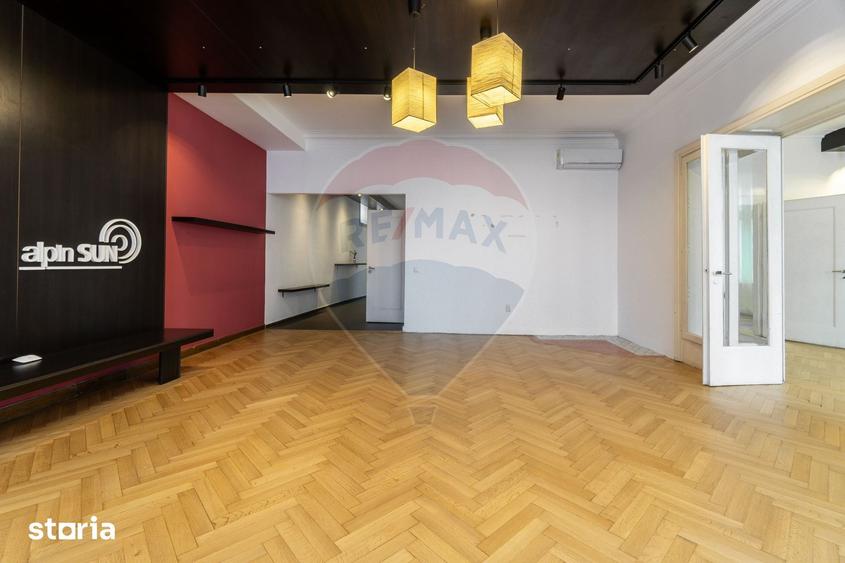 Apartament cu 4 camere în Centrul Istoric