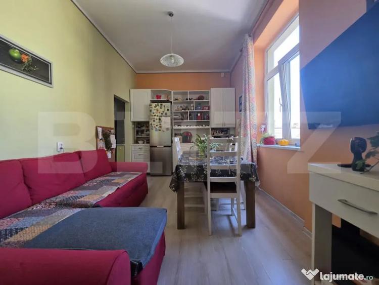 Apartament cu 3 camere semidecomandat în Central