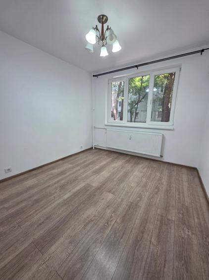 Apartament cu 3 camere decomandat în P-ța Reșița