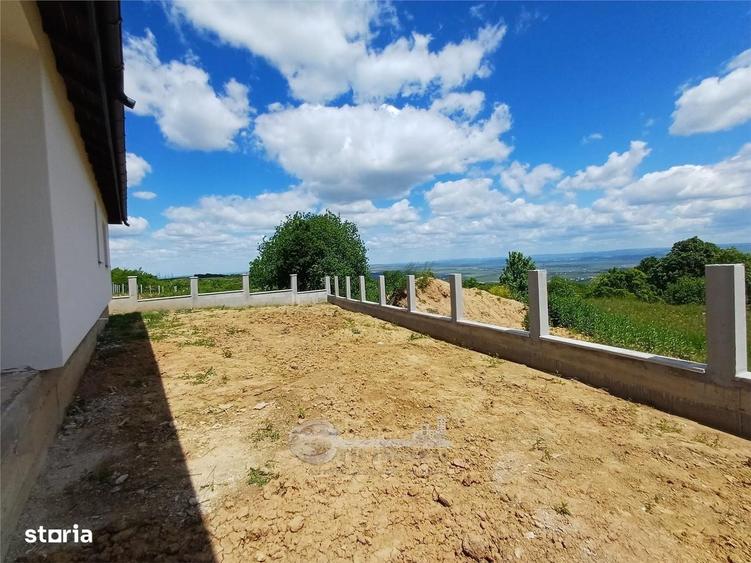 Casă cu 4 camere în Păun