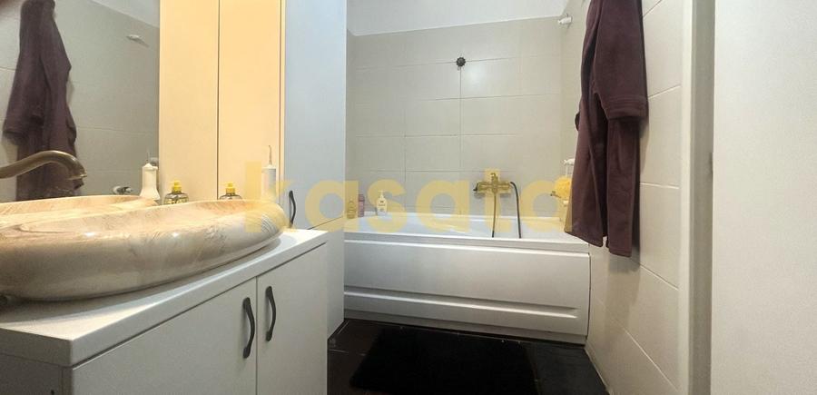 Apartament cu 3 camere semidecomandat, mobilat în Ostratu