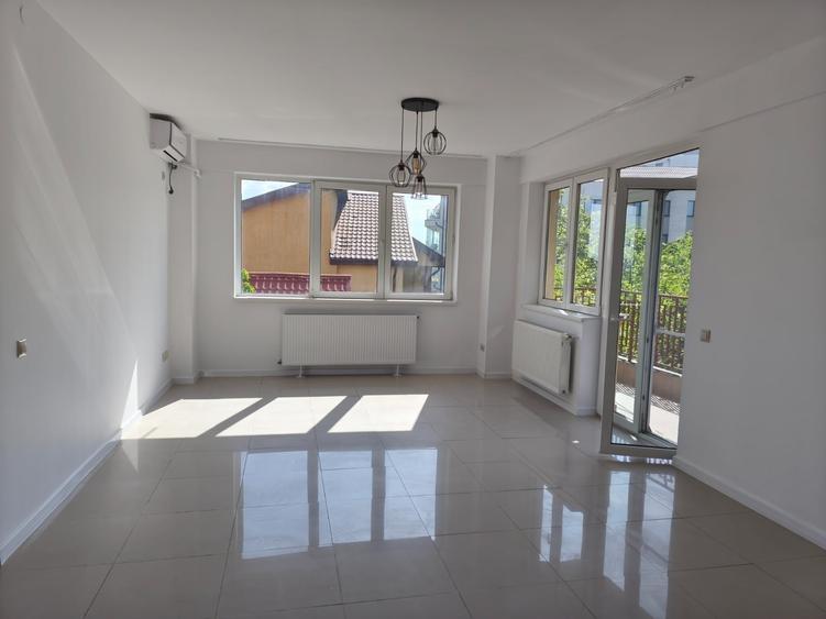 Apartament cu 2 camere semidecomandat în Olteniței
