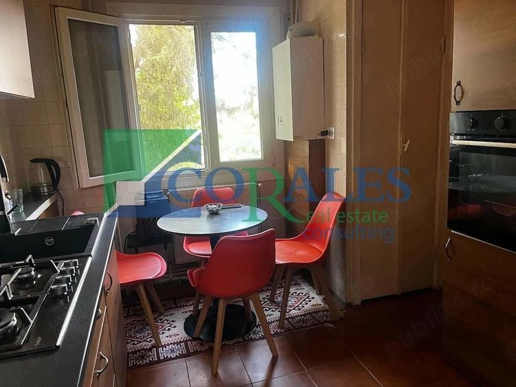 Apartament cu 3 camere semidecomandat în Complex Studențesc