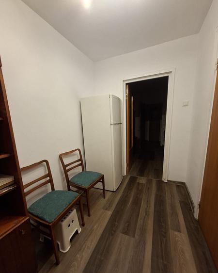Apartament cu 3 camere semidecomandat în Drumul Taberei