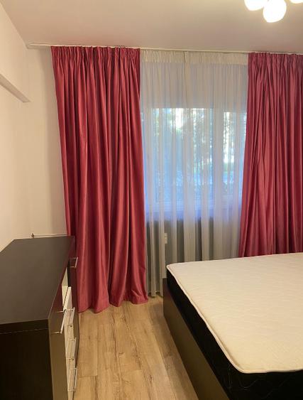Apartament cu 3 camere decomandat în Drumul Taberei