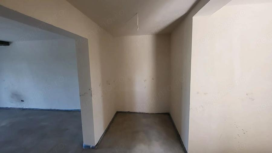 Casă cu Teren 270000 Mp în Central