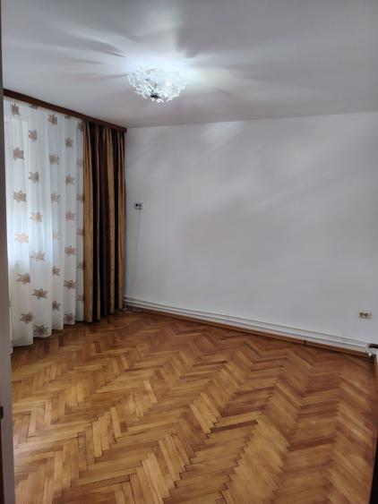 Apartament cu 3 camere decomandat în Bălcescu