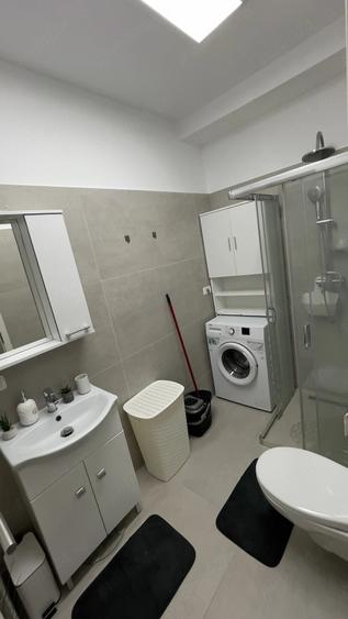 Garsonieră decomandată în Girocului