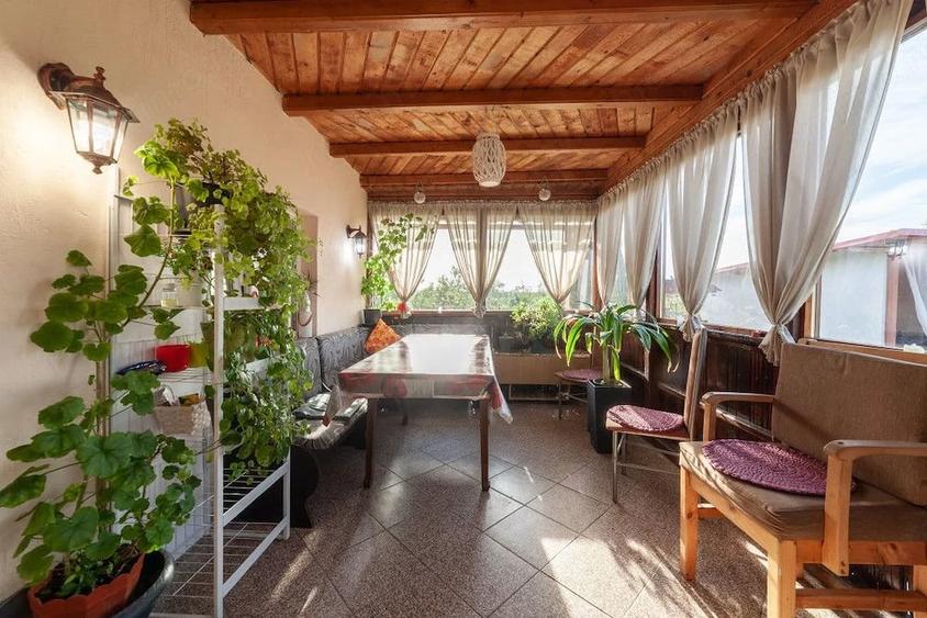 Casă cu Teren 7829 Mp în Cuca