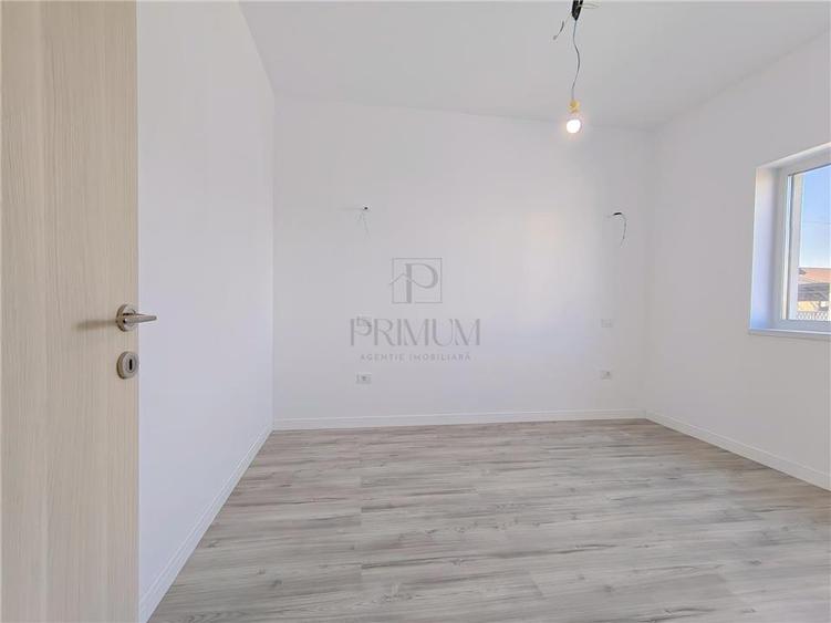 Duplex cu 4 camere cu Teren 275 Mp în Urseni