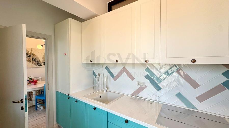 Apartament cu 2 camere semidecomandat, mobilat în Tei