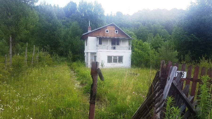 Casă individuală cu 4 camere cu Teren 4800 Mp în Cornu