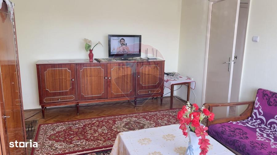 Apartament cu 3 camere semidecomandat în Podgoria