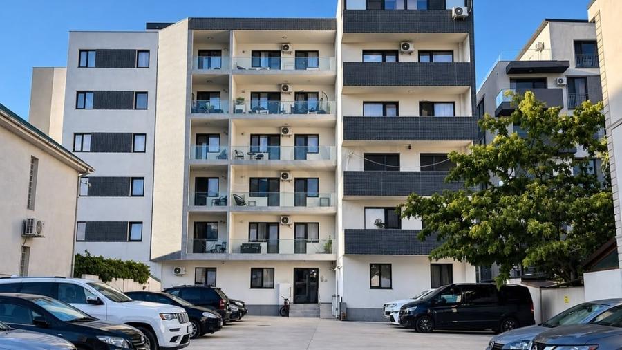 Apartament cu 2 camere semidecomandat, mobilat în Nord