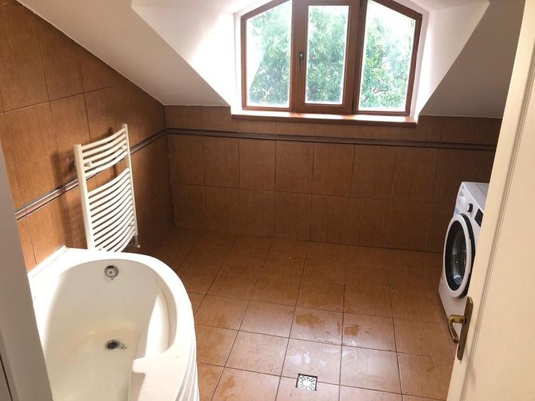 Apartament cu 3 camere nedecomandat în Mărăști