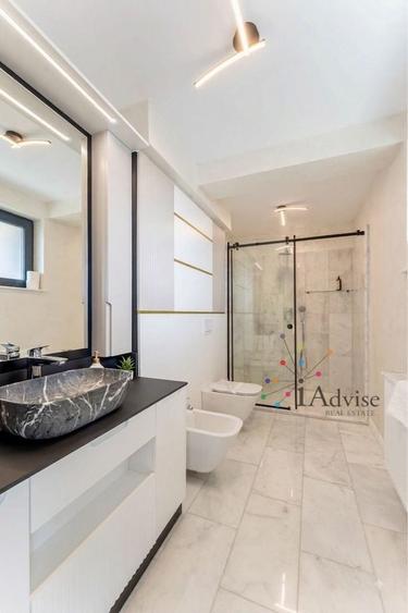 Penthouse cu 3 camere decomandat, mobilat în Tractorul