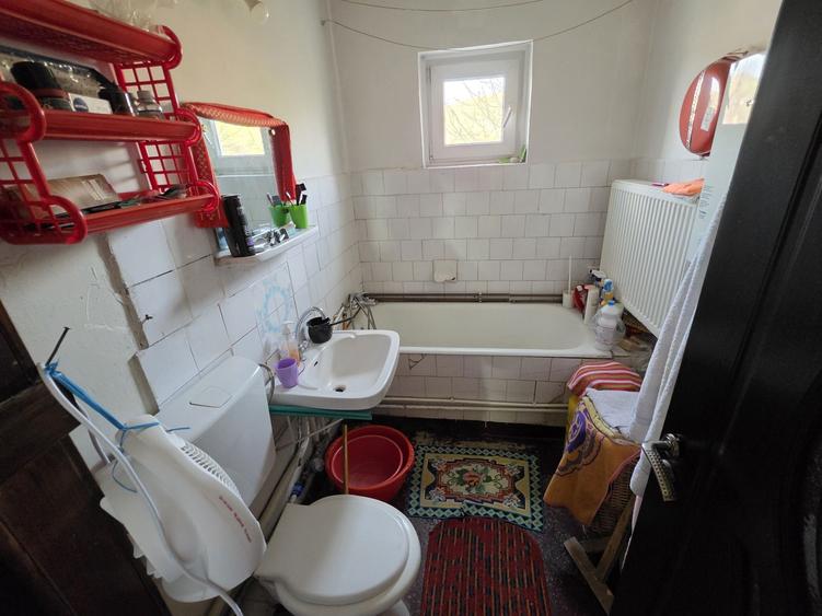 Apartament cu 2 camere decomandat în Iara