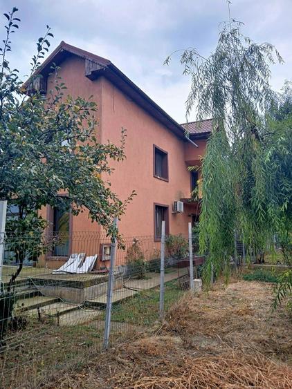 Casă cu 4 camere în Central