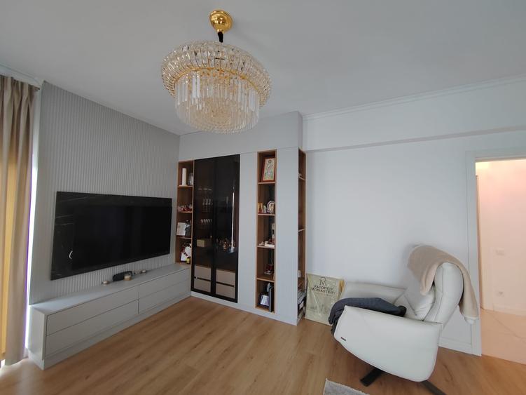 Apartament cu 3 camere în Splaiul Unirii