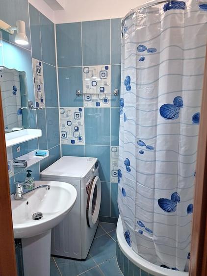 Apartament cu 3 camere semidecomandat în Floreasca