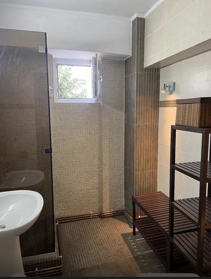 Apartament cu 2 camere decomandat în Frații Golești