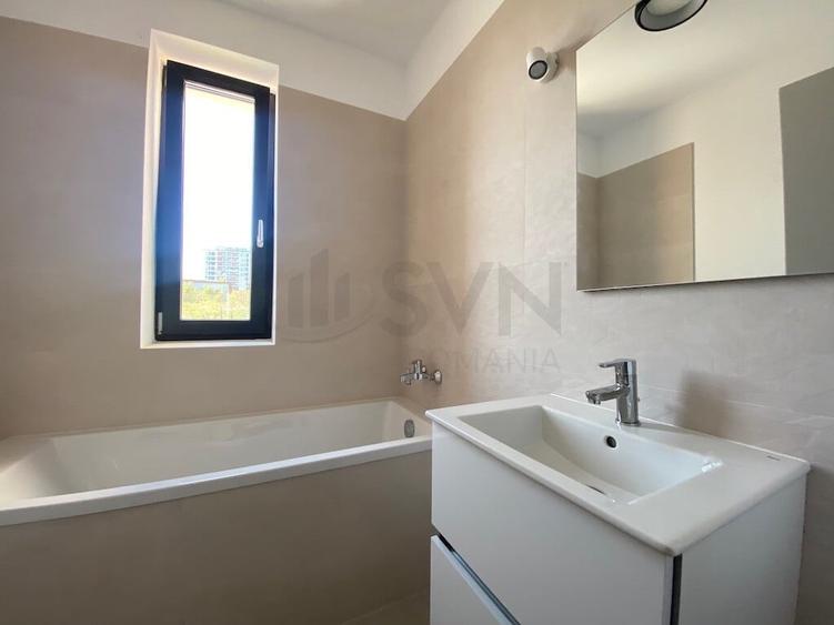 Apartament cu 3 camere semidecomandat în Sisești