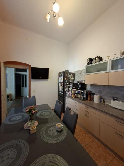 Apartament cu 4 camere circular, mobilat în P-ța Maria