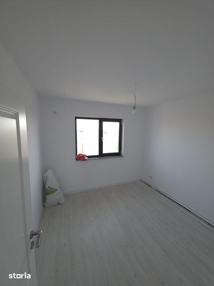 Casă cu 4 camere cu Teren 400 Mp în Clinceni