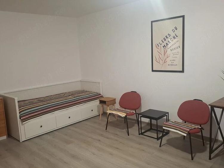 Garsonieră decomandată în Titan