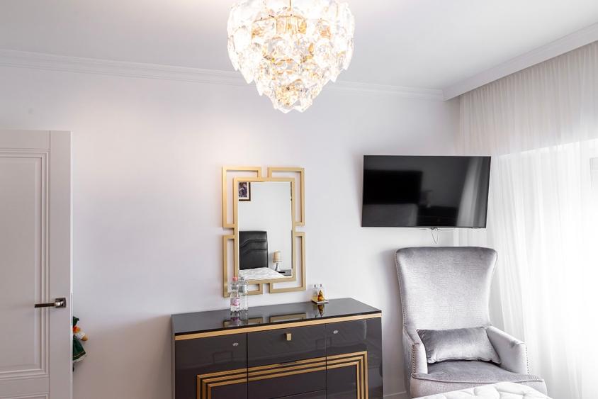 Apartament cu 3 camere decomandat, mobilat în Central