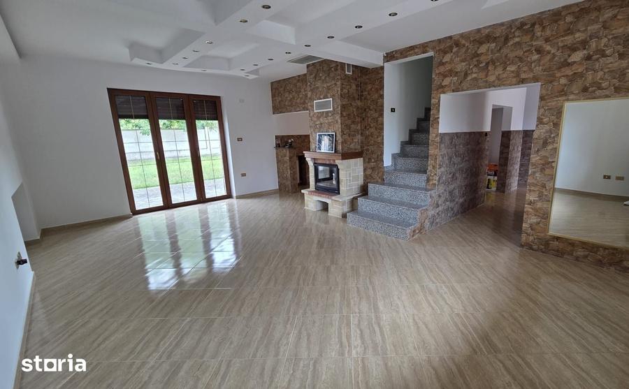 Casă cu Teren 1888 Mp în Holboca
