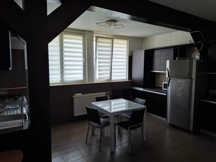 Apartament cu 3 camere semidecomandat în Bucureștii Noi