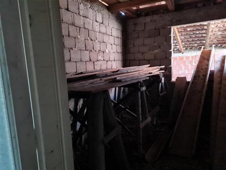 Casă individuală cu 2 camere cu Canalizare în Șiria