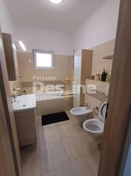 Apartament cu 2 camere decomandat în Tractorul